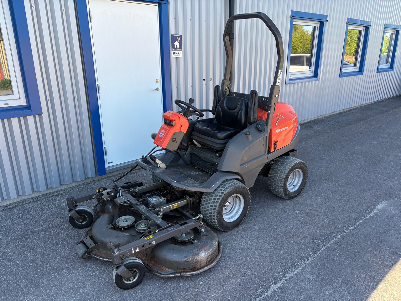 Husqvarna P 525D - Vehículo municipal: foto 1 Husqvarna P 525D - Vehículo municipal: foto 1