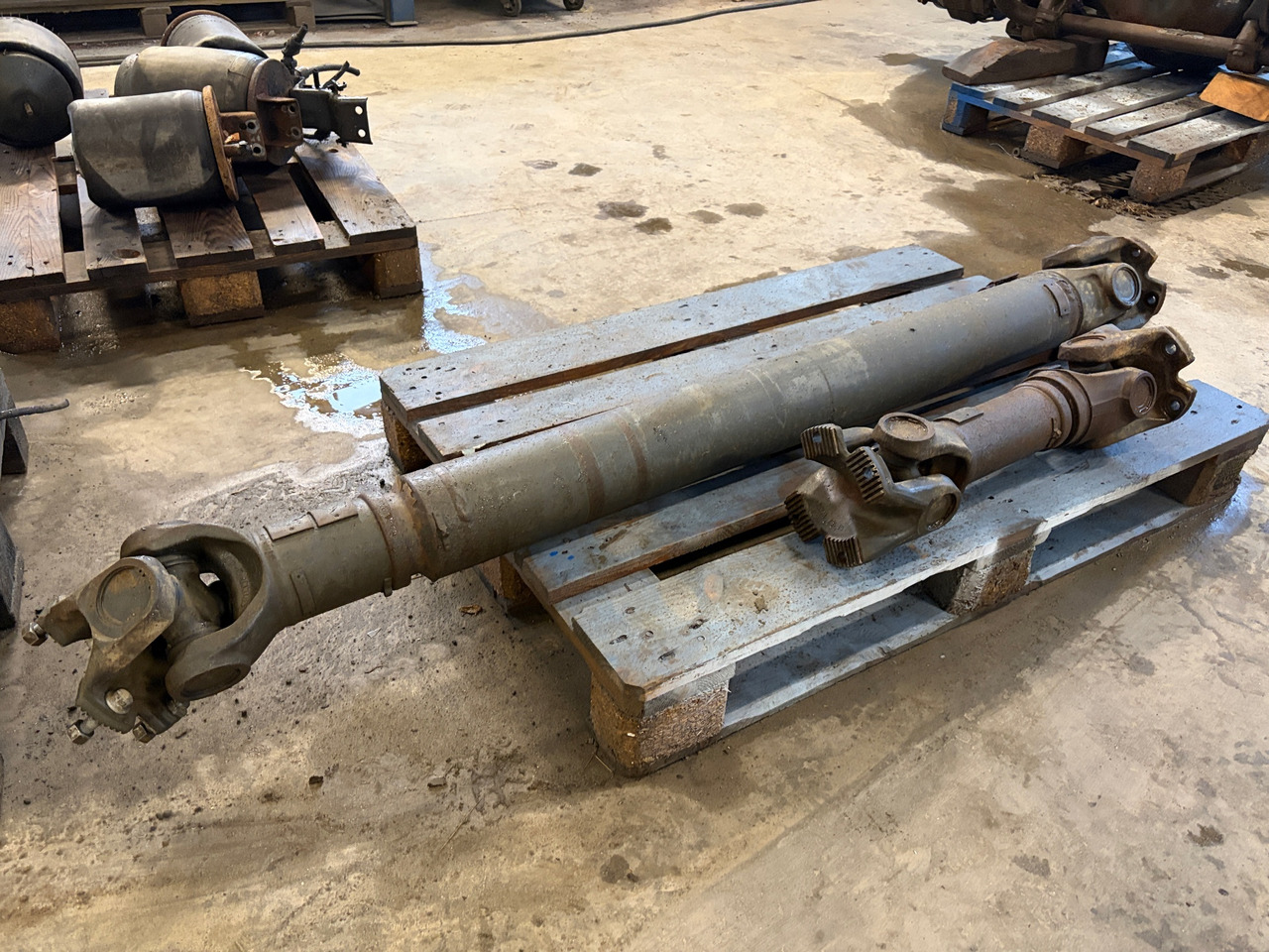 Volvo FH16 580 Tridem - Eje delantero para Camión: foto 1 Volvo FH16 580 Tridem - Eje delantero para Camión: foto 1