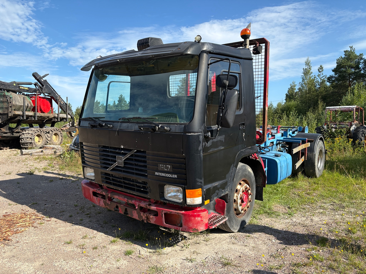 Volvo FL7 - Camión multibasculante: foto 1 Volvo FL7 - Camión multibasculante: foto 1
