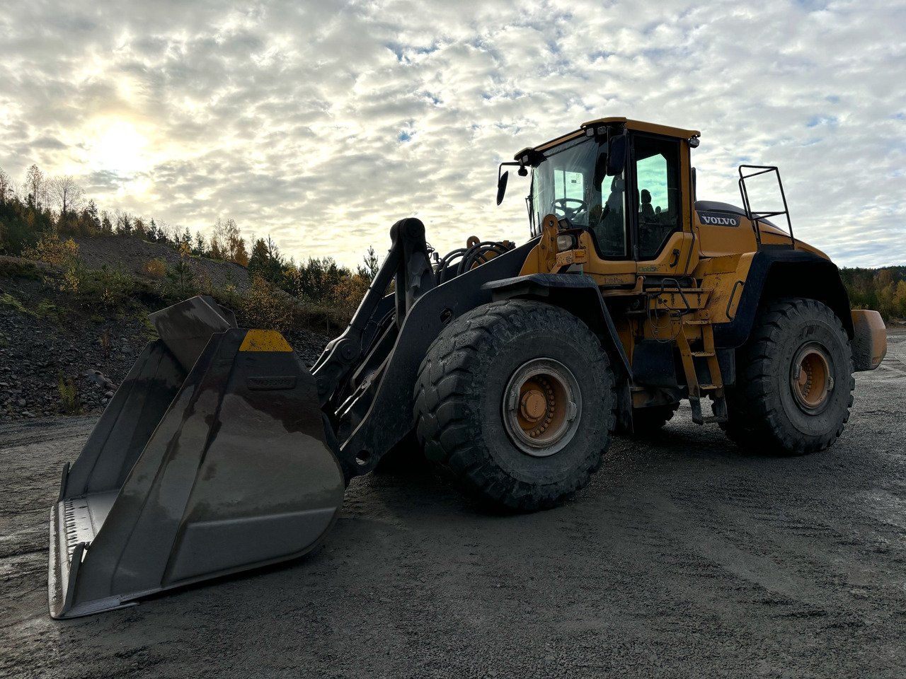 Volvo L220H - Cargadora de ruedas: foto 1 Volvo L220H - Cargadora de ruedas: foto 1