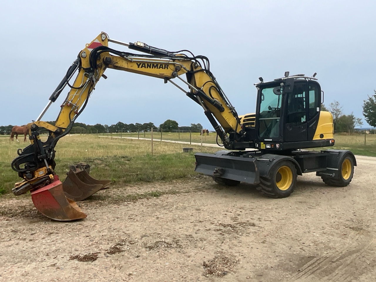 Yanmar B110W - Excavadora: foto 1 Yanmar B110W - Excavadora: foto 1