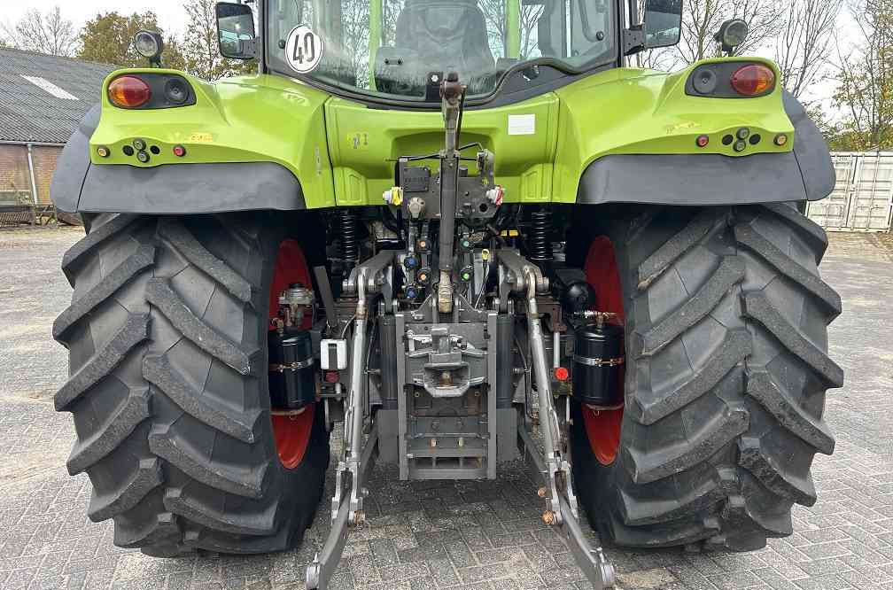 Claas Arion 640 cis, lucht, frontlader - Tractor: foto 3 Claas Arion 640 cis, lucht, frontlader - Tractor: foto 3
