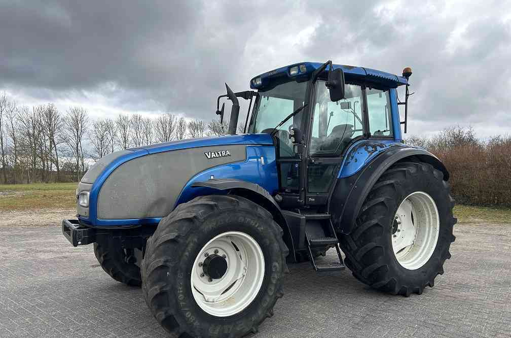 Valtra T130 - Tractor: foto 1 Valtra T130 - Tractor: foto 1