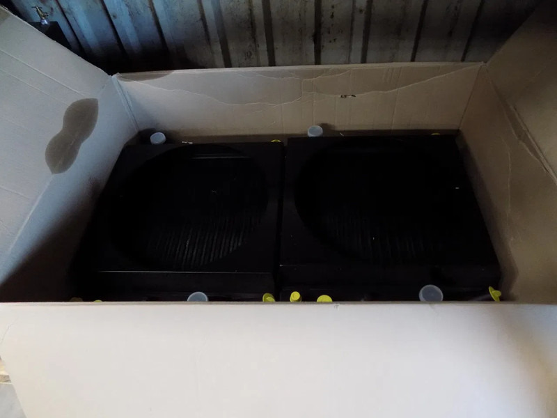 Mercedes-Benz mercedes radiator nieuw - Radiador: foto 3 Mercedes-Benz mercedes radiator nieuw - Radiador: foto 3