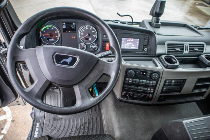 Foto del interior 1: Cabeza tractora MAN TGS 26.470 6X6H +HYDR