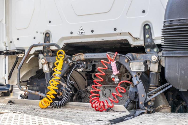 Cabeza tractora Mercedes ACTROS 1945 (1845) LS: foto 9