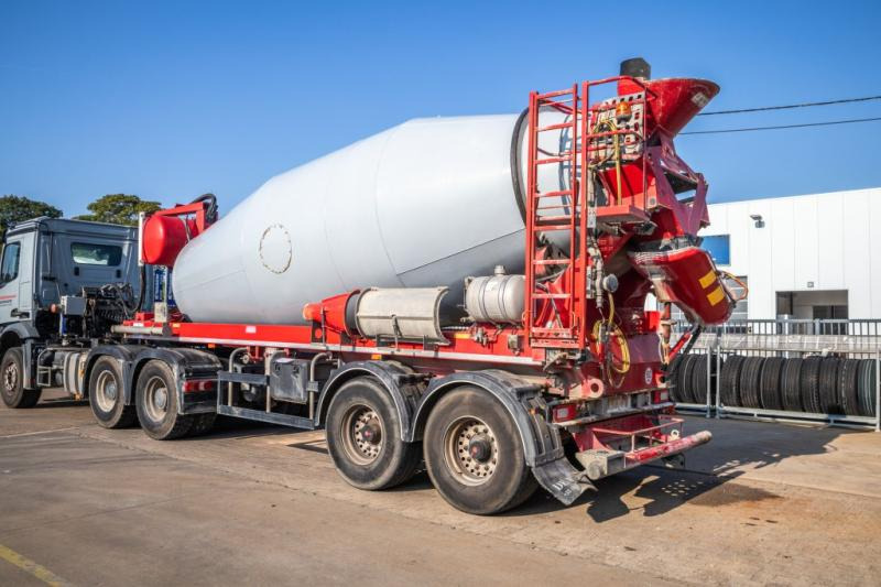 DE BUF BETON MIXER/MALAXEUR/MISCHER 12M3 - Semirremolque hormigonera: foto 4 DE BUF BETON MIXER/MALAXEUR/MISCHER 12M3 - Semirremolque hormigonera: foto 4