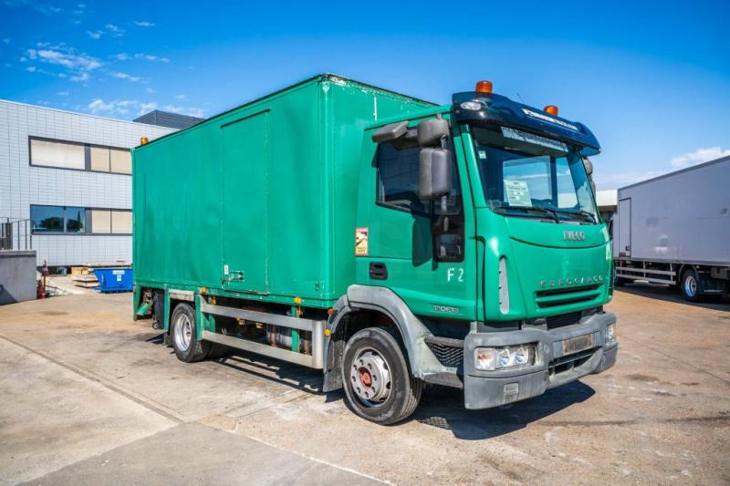 Iveco EUROCARGO 120E18 - Camión caja cerrada: foto 2 Iveco EUROCARGO 120E18 - Camión caja cerrada: foto 2