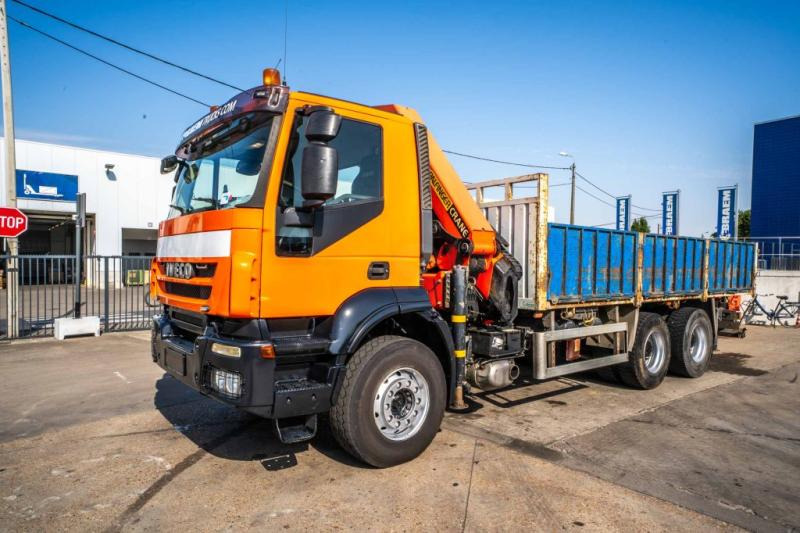 Iveco TRAKKER 360-6X4-E5+PALFINGER 23002/5x - Camión caja abierta, Camión grúa: foto 1 Iveco TRAKKER 360-6X4-E5+PALFINGER 23002/5x - Camión caja abierta, Camión grúa: foto 1