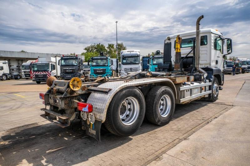 MAN TGS 28.360 BL+INTARDER+10 Pneus/tires - Camión multibasculante: foto 4 MAN TGS 28.360 BL+INTARDER+10 Pneus/tires - Camión multibasculante: foto 4