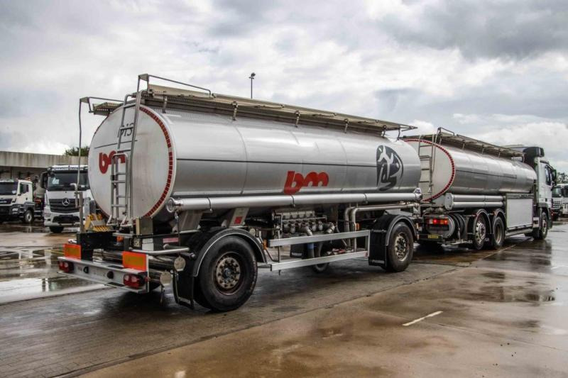 Mercedes ACTROS 2544-MP3+MAGYAR INOX18.200L+17.700L/2X6COMP - Camión cisterna: foto 3 Mercedes ACTROS 2544-MP3+MAGYAR INOX18.200L+17.700L/2X6COMP - Camión cisterna: foto 3