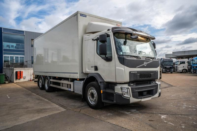 Volvo FE 320 -6X2 +DHOLLANDIA 2.5T- 194.400 KM - Camión caja cerrada: foto 2 Volvo FE 320 -6X2 +DHOLLANDIA 2.5T- 194.400 KM - Camión caja cerrada: foto 2