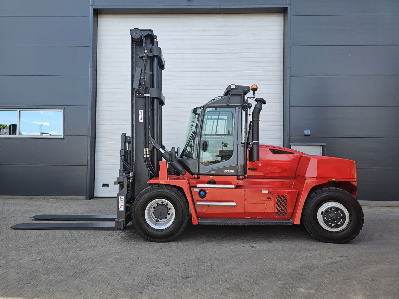Kalmar DCG150-12 - Carretilla elevadora diésel: foto 1 Kalmar DCG150-12 - Carretilla elevadora diésel: foto 1