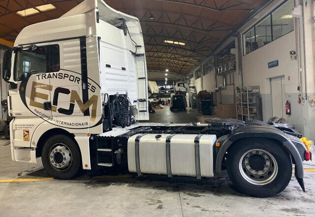 MAN TGX 18.500 4X2 BLS - Cabeza tractora: foto 3 MAN TGX 18.500 4X2 BLS - Cabeza tractora: foto 3