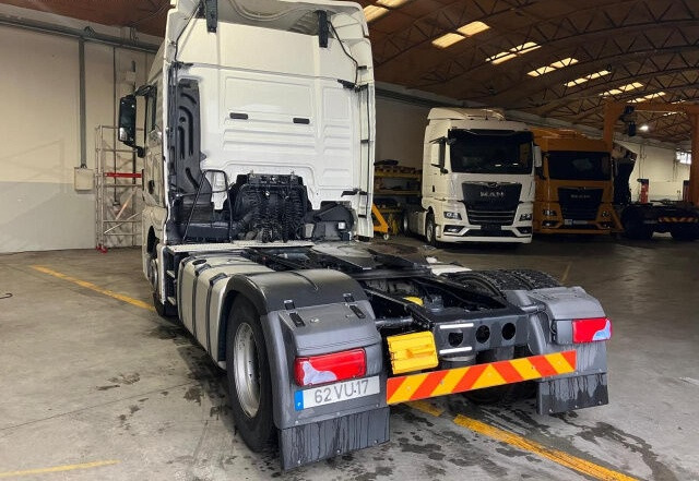 MAN TGX 18.500 4X2 BLS - Cabeza tractora: foto 4 MAN TGX 18.500 4X2 BLS - Cabeza tractora: foto 4