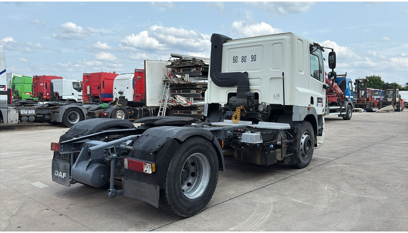 DAF 85 CF 410 (LOW CABIN / PETIT CABINE / TRES PROPRE / CLEAN CONDITION) - Cabeza tractora: foto 5 DAF 85 CF 410 (LOW CABIN / PETIT CABINE / TRES PROPRE / CLEAN CONDITION) - Cabeza tractora: foto 5