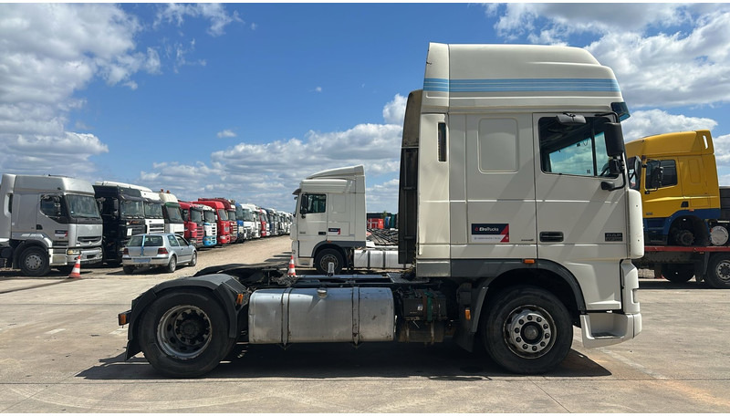 DAF 95 XF 380 (BOITE MANUELLE / EURO 3 / MANUAL GEARBOX / TRES BONNE ETAT) - Cabeza tractora: foto 4 DAF 95 XF 380 (BOITE MANUELLE / EURO 3 / MANUAL GEARBOX / TRES BONNE ETAT) - Cabeza tractora: foto 4