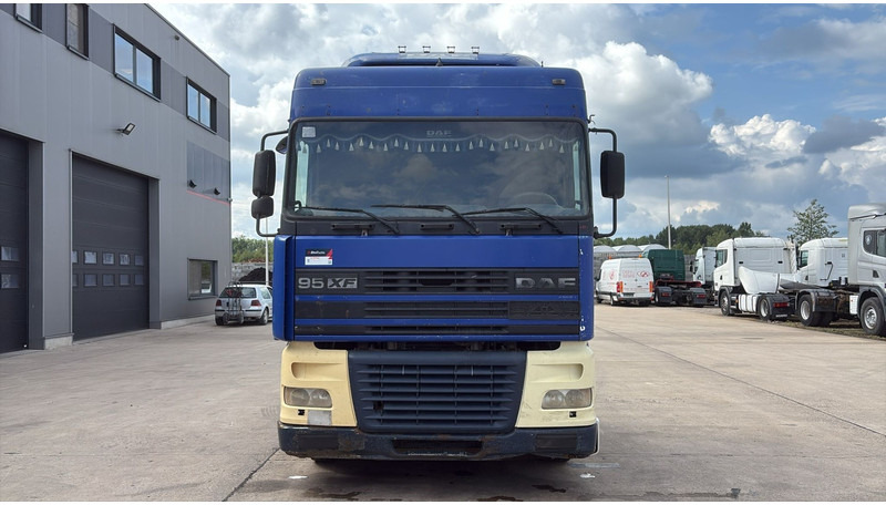 DAF 95 XF 430 (EURO 3 / BOITE MANUELLE / MANUAL GEARBOX) - Cabeza tractora: foto 2 DAF 95 XF 430 (EURO 3 / BOITE MANUELLE / MANUAL GEARBOX) - Cabeza tractora: foto 2