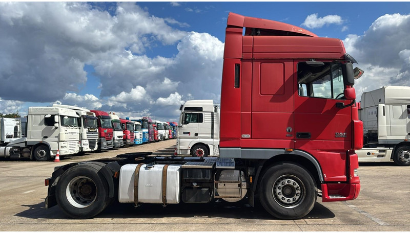 DAF XF 105.410 (BOITE MANUELLE / MANUAL GEARBOX) - Cabeza tractora: foto 4 DAF XF 105.410 (BOITE MANUELLE / MANUAL GEARBOX) - Cabeza tractora: foto 4