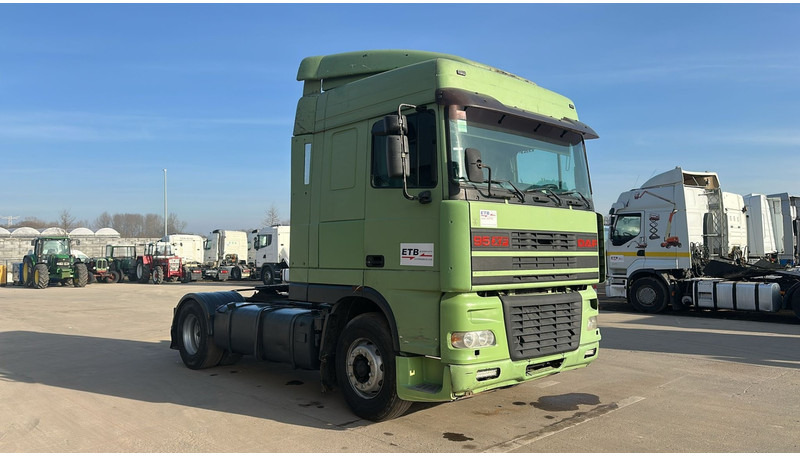 DAF XF 95.430 (EURO 2 / MANUAL PUMP / POMPE MANUELLE / BOITE MANUELLE) - Cabeza tractora: foto 3 DAF XF 95.430 (EURO 2 / MANUAL PUMP / POMPE MANUELLE / BOITE MANUELLE) - Cabeza tractora: foto 3