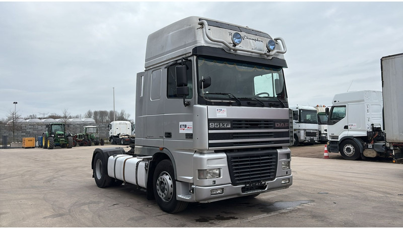 DAF XF 95.480 (EURO 3 / MANUAL GEARBOX / BOITE MANUELLE) - Cabeza tractora: foto 3 DAF XF 95.480 (EURO 3 / MANUAL GEARBOX / BOITE MANUELLE) - Cabeza tractora: foto 3