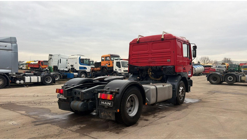 MAN 19.403 (6 CYLINDER / EURO 2 / MANUAL GEARBOX) - Cabeza tractora: foto 4 MAN 19.403 (6 CYLINDER / EURO 2 / MANUAL GEARBOX) - Cabeza tractora: foto 4