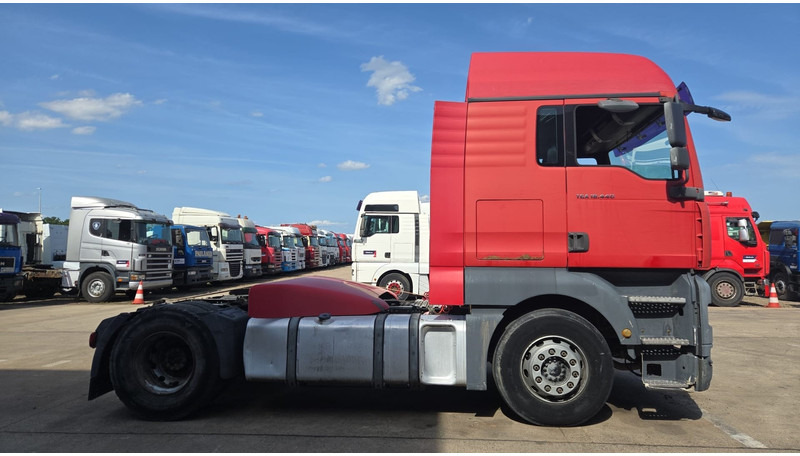 MAN TGA 18.440 (MANUAL GEARBOX / PTO / HYDRAULIC PUMP / BOITE MANUELLE) - Cabeza tractora: foto 4 MAN TGA 18.440 (MANUAL GEARBOX / PTO / HYDRAULIC PUMP / BOITE MANUELLE) - Cabeza tractora: foto 4
