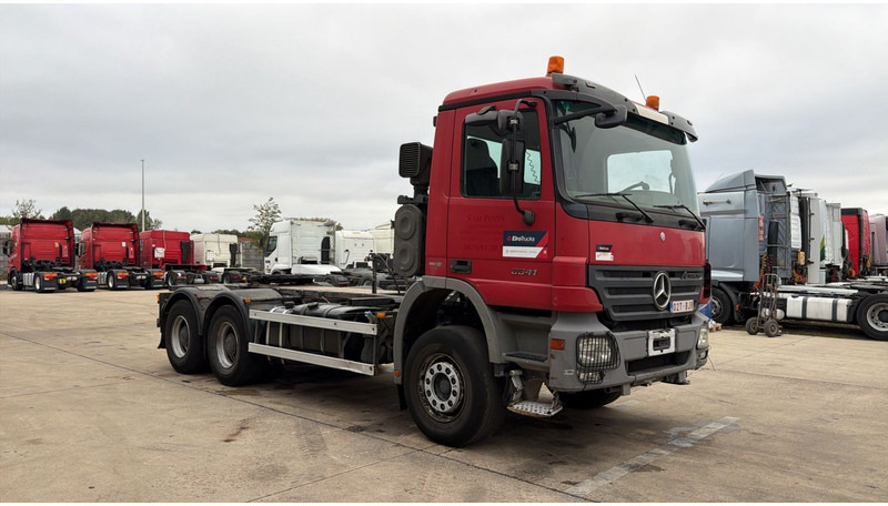 Mercedes-Benz Actros 3341 (EPS / CAMION BELGE !! / SUPS. LAMES / 33 TONNES / 3 PEDALES / MP2 / TRACTEUR ORIGINAL !! / V6 / MP2) - Cabeza tractora: foto 2 Mercedes-Benz Actros 3341 (EPS / CAMION BELGE !! / SUPS. LAMES / 33 TONNES / 3 PEDALES / MP2 / TRACTEUR ORIGINAL !! / V6 / MP2) - Cabeza tractora: foto 2