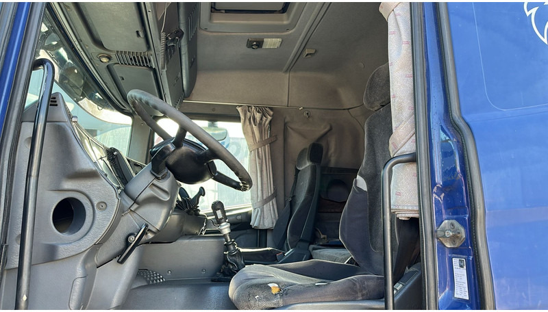 Foto del interior 2: Cabeza tractora Scania 124-420 (MANUAL GEARBOX / BOITE MANUELLE)