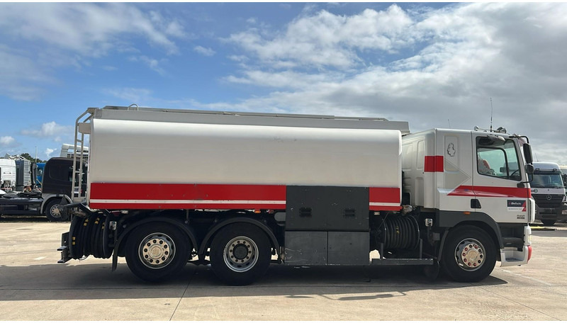 DAF CF 85.430 (20270 LITERS / EURO 3 / TOP CONDITION !!! / PARFAIT ETAT / 6X2 / BOITE MANUELLE) - Camión cisterna: foto 4 DAF CF 85.430 (20270 LITERS / EURO 3 / TOP CONDITION !!! / PARFAIT ETAT / 6X2 / BOITE MANUELLE) - Camión cisterna: foto 4
