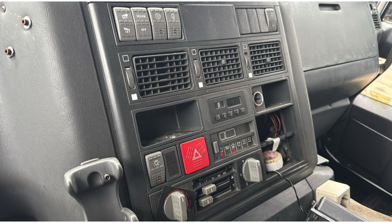 Camión caja cerrada Iveco Eurotech 190 E 38 (BELGIAN TRUCK / PERFECT CONDITION / MANUAL PUMP / MANUAL GEARBOX): foto 15
