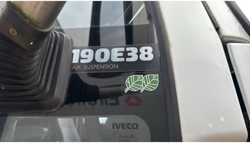 Camión caja cerrada Iveco Eurotech 190 E 38 (BELGIAN TRUCK / PERFECT CONDITION / MANUAL PUMP / MANUAL GEARBOX): foto 18