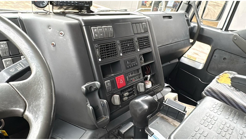 Camión caja cerrada Iveco Eurotech 190 E 38 (BELGIAN TRUCK / PERFECT CONDITION / MANUAL PUMP / MANUAL GEARBOX): foto 13