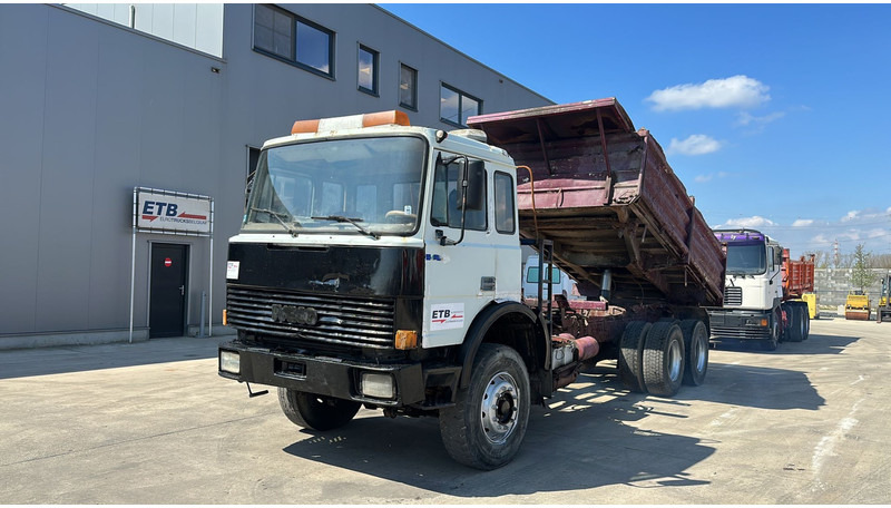 Iveco MAGIRUS 260 - 34 (LIVRAISON GRATUITE AU PORT D'ANVERS / POMPE MANUELLE) - Camión volquete: foto 1 Iveco MAGIRUS 260 - 34 (LIVRAISON GRATUITE AU PORT D'ANVERS / POMPE MANUELLE) - Camión volquete: foto 1