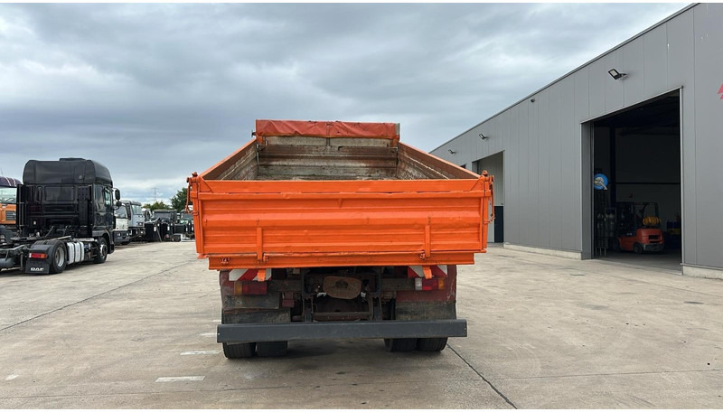 Iveco Magirus 170 - 23 (BOITE ZF / POMPE MANUELLE / V8 / LAMES / GRAND PONT) - Camión volquete: foto 5 Iveco Magirus 170 - 23 (BOITE ZF / POMPE MANUELLE / V8 / LAMES / GRAND PONT) - Camión volquete: foto 5