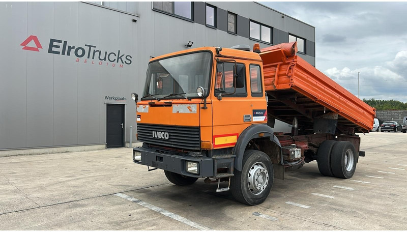 Iveco Magirus 170 - 23 (BOITE ZF / POMPE MANUELLE / V8 / LAMES / GRAND PONT) - Camión volquete: foto 1 Iveco Magirus 170 - 23 (BOITE ZF / POMPE MANUELLE / V8 / LAMES / GRAND PONT) - Camión volquete: foto 1