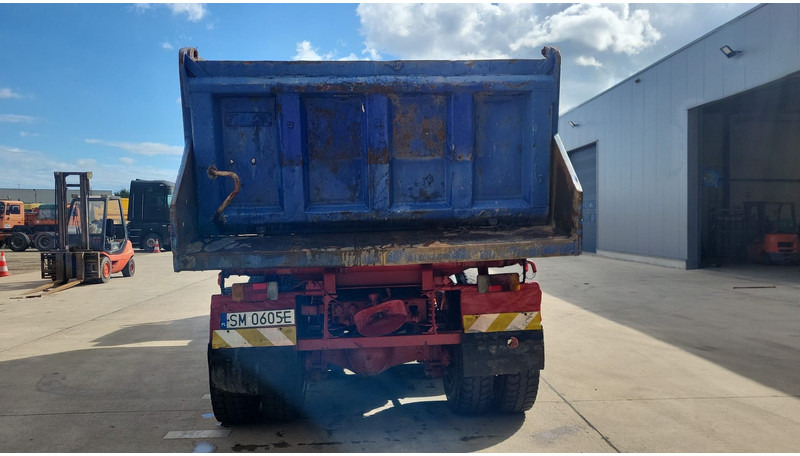 Iveco Magirus 340-34 (GRAND PONT / LAMES / POMPE MANUELLE / PARFAIT) - Camión volquete: foto 5 Iveco Magirus 340-34 (GRAND PONT / LAMES / POMPE MANUELLE / PARFAIT) - Camión volquete: foto 5