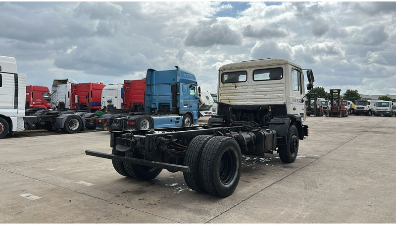 MAN 18.232 (MANUAL PUMP / 6 CYLINDER / POMPE MANUELLE / LAMES / STEEL SUSPENSION) - Camión chasis: foto 5 MAN 18.232 (MANUAL PUMP / 6 CYLINDER / POMPE MANUELLE / LAMES / STEEL SUSPENSION) - Camión chasis: foto 5