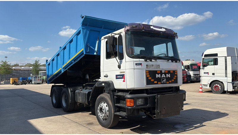 MAN 26.322 (MANUAL PUMP / POMPE MANUELLE / LAMES / GRAND PONT / BIG AXLE) - Camión volquete: foto 3 MAN 26.322 (MANUAL PUMP / POMPE MANUELLE / LAMES / GRAND PONT / BIG AXLE) - Camión volquete: foto 3