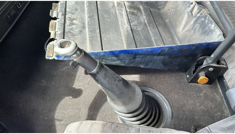 Camión cisterna MAN 26.402 (18.000 L / 6X2 / 6 CYLINDER / FRONT STEEL / 3 COMPARTIMENTS): foto 16