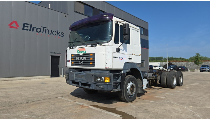MAN 26.414 (6X4 / 6 CYLINDER / MANUAL GEARBOX / 10 TYRES / LONG CHASSIS / EURO 2) - Camión chasis: foto 1 MAN 26.414 (6X4 / 6 CYLINDER / MANUAL GEARBOX / 10 TYRES / LONG CHASSIS / EURO 2) - Camión chasis: foto 1