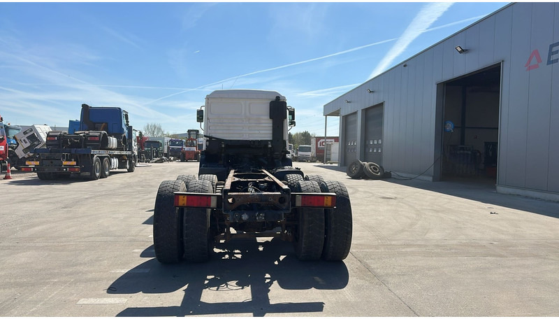 MAN 33.464 (6 CYLINDER / EURO 2 / SEMI MANUAL PUMP / BIG AXLE / STEEL SUSP. / LAMES) - Camión chasis: foto 5 MAN 33.464 (6 CYLINDER / EURO 2 / SEMI MANUAL PUMP / BIG AXLE / STEEL SUSP. / LAMES) - Camión chasis: foto 5