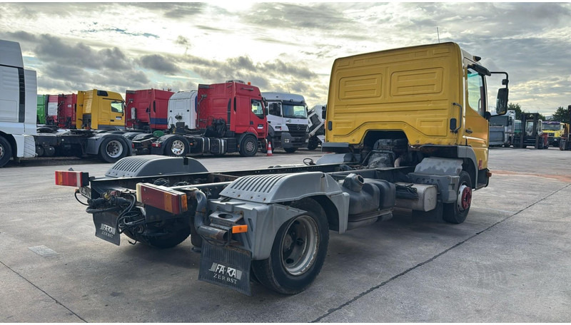 Mercedes-Benz Atego 815 (BOITE MANUELLE / MANUAL GEARBOX) - Camión chasis: foto 4 Mercedes-Benz Atego 815 (BOITE MANUELLE / MANUAL GEARBOX) - Camión chasis: foto 4