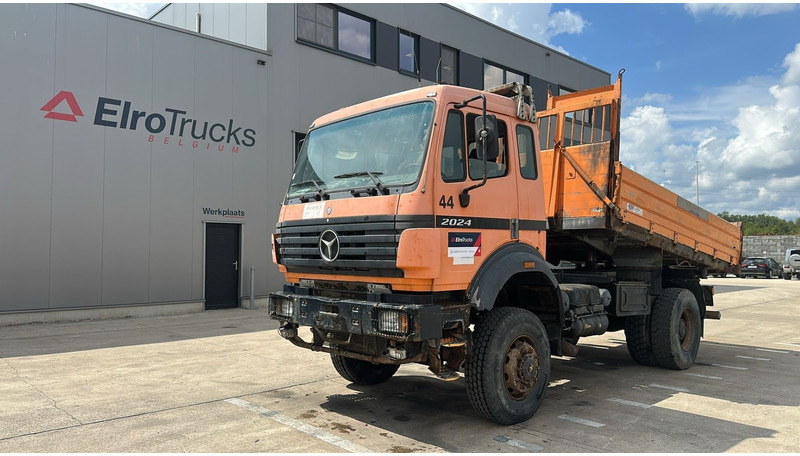 Mercedes-Benz SK 2024 (4X4 / GRAND PONT / LAMES / V6 / BOITE MANUELLE / PARFAIT ETAT) - Camión volquete: foto 1 Mercedes-Benz SK 2024 (4X4 / GRAND PONT / LAMES / V6 / BOITE MANUELLE / PARFAIT ETAT) - Camión volquete: foto 1