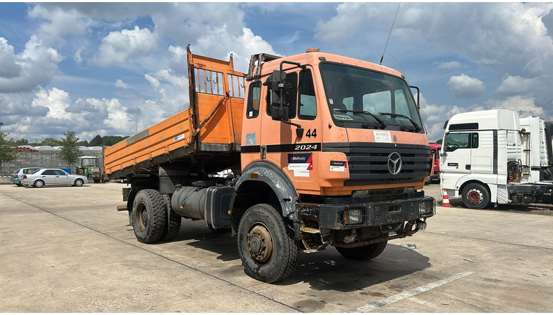 Mercedes-Benz SK 2024 (4X4 / GRAND PONT / LAMES / V6 / BOITE MANUELLE / PARFAIT ETAT) - Camión volquete: foto 4 Mercedes-Benz SK 2024 (4X4 / GRAND PONT / LAMES / V6 / BOITE MANUELLE / PARFAIT ETAT) - Camión volquete: foto 4