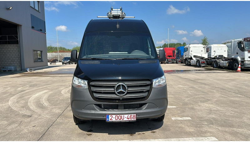 Mercedes-Benz Sprinter 317 (AUTOMAAT / AIRCO / MBUX / L2H2 / TREKHAAK / CAMERA + PARKEERSENSOREN / 3 ZITPLAATSEN) - Furgón: foto 3 Mercedes-Benz Sprinter 317 (AUTOMAAT / AIRCO / MBUX / L2H2 / TREKHAAK / CAMERA + PARKEERSENSOREN / 3 ZITPLAATSEN) - Furgón: foto 3