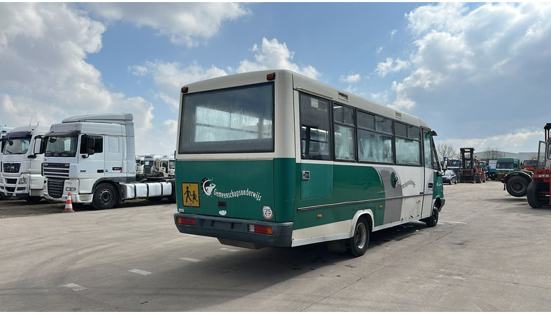 Mercedes-Benz Vario 614 (BELGIAN BUS / MANUAL PUMP / POMPE MANUELLE / BOITE MANUELLE / LAMES) - Autobús urbano: foto 5 Mercedes-Benz Vario 614 (BELGIAN BUS / MANUAL PUMP / POMPE MANUELLE / BOITE MANUELLE / LAMES) - Autobús urbano: foto 5
