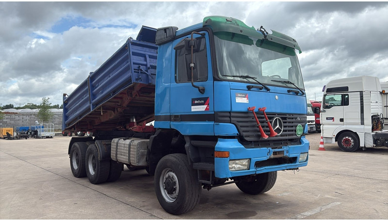 Mercedes-Benz actros 3340 (6X6 / BOITE MANUELLE /MANUAL GEARBOX / 3 PONTS / V6 / MP1) - Camión volquete: foto 3 Mercedes-Benz actros 3340 (6X6 / BOITE MANUELLE /MANUAL GEARBOX / 3 PONTS / V6 / MP1) - Camión volquete: foto 3
