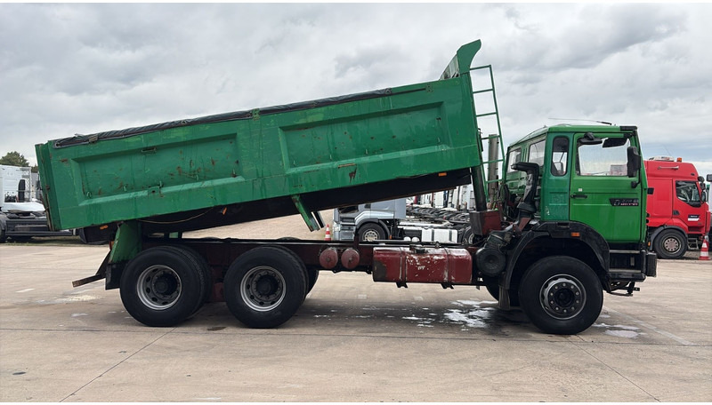 Renault G 300 MAXTER (GRAND PONT / POMPE MANUELLE / 6X4) - Camión volquete: foto 4 Renault G 300 MAXTER (GRAND PONT / POMPE MANUELLE / 6X4) - Camión volquete: foto 4