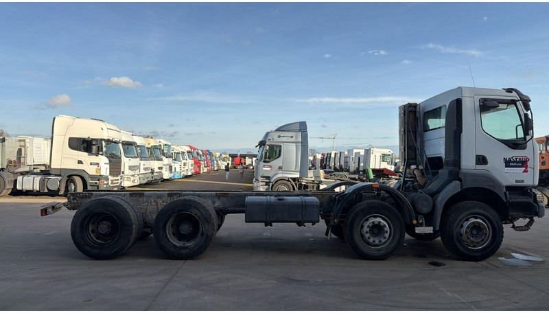 Renault KERAX 370 DCI (BOITE MANUELLE / LAMES / GRAND PONT / STEEL SUSP. / BIG AXLE) - Camión chasis: foto 3 Renault KERAX 370 DCI (BOITE MANUELLE / LAMES / GRAND PONT / STEEL SUSP. / BIG AXLE) - Camión chasis: foto 3